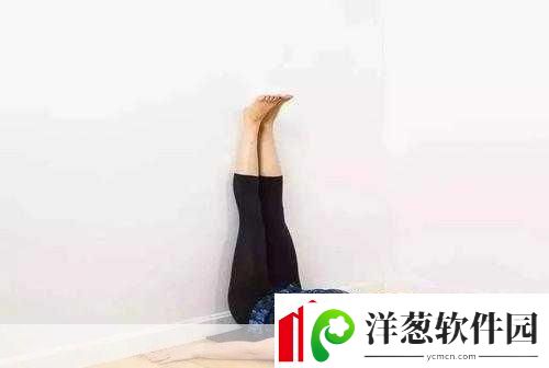 宝宝把腿抬起来靠墙上怎么回事